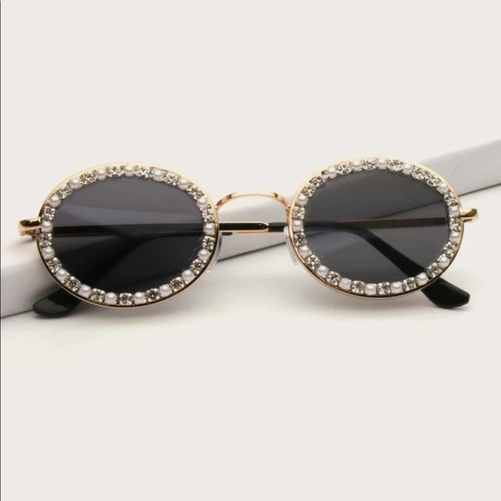 Pearl and Rhinestone Sunglasses 🕶